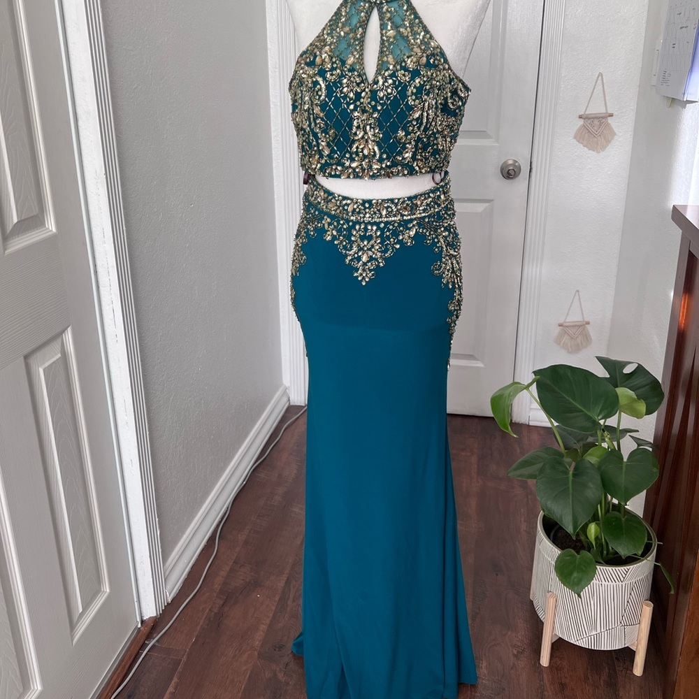 This was my prom dress from a couple years which was absolutely gorgeous
